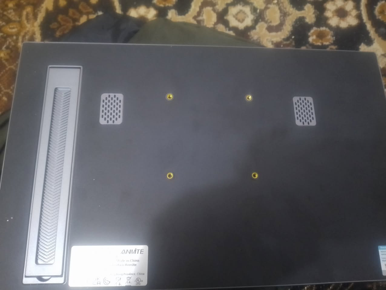 🖥️✨ شاشة محمولة بدقة FHD وتغطية ألوان sRGB كاملة | Anmite A156W04T أحدث موديل
🎨 100% sRGB | 💡 دقّة 1920×1080 | 🔄 تردد 60Hz | 📱 

🔹!
تفاعل مباشر وسلس مع شاشة بقياس 15.6 إنش، بتقنية IPS لزوايا رؤية واسعة وأداء مثالي في العمل والترفيه.

🔹 ألوان واقعية بدقّة مذهلة
استمتع بدقة Full HD  مع تغطية ألوان sRGB بنسبة 100%، تمنحك تجربة مشاهدة ووضوحاً مثالياً في تعديل الصور، التصميم، ومشاهدة الفيديو.

🔹 تصميم نحيف وسهل الحمل
هيكل فائق النحافة وخفيف الوزن، يمكنك اصطحابه إلى المكتب، الجامعة، أو أثناء السفر.

🔹 توصيل متعدد الاستخدامات
مزودة بـ:
 • منفذين USB-C (طاقة وبيانات)
 • منفذ mini HDMI
لربطها بسهولة باللابتوب، الهواتف، الكاميرات، أجهزة الألعاب والمزيد.

🔊 سماعات مدمجة
تجربة صوتية نقية دون الحاجة إلى مكبرات خارجية.

🧳 قاعدة مدمجة قابلة للطي
ثابتة ومريحة في أي زاوية عرض تختارها.

🔁 تردد 60Hz
سلاسة كافية للمهام اليومية، تصفح الإنترنت، مشاهدة الفيديو وحتى الألعاب الخفيفة


**إذا كنت صاحب هذا الإعلان وتريد حذفه لأي سبب، رجاءا أرسل رسالة إلى الدعم الفني**