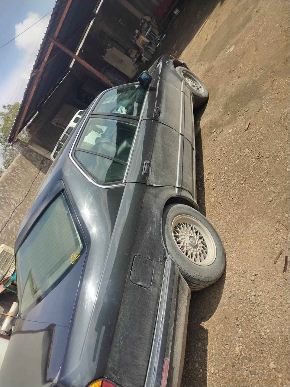 سلام عليكم
للبيع موديل ١٩٩٢
رقم بغداد مميز
لون اسود داخل رصاصي
سياره جديده وما ناقصها برغي ترايك ٢٠٠ شرط
مكاني رمادي
للاستفسار ***********
