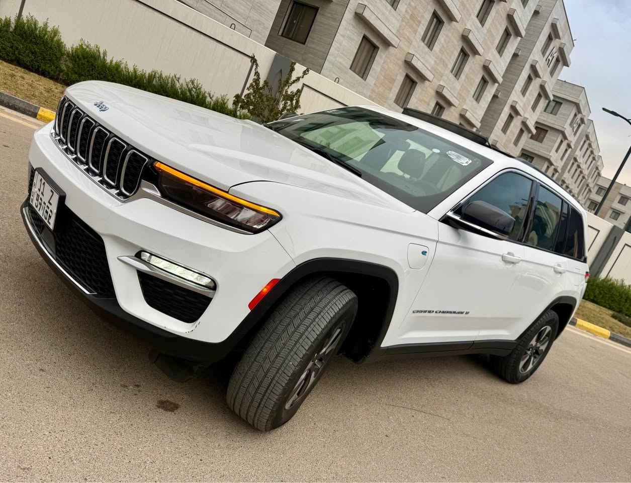 ‎جيب كراند شيروكي  
4XE 2024 وارد امريكي
‏2.0L Turbo

‏‎حجم المكينه : 2000  تيربو + هايبرد + بلك ان 
‎المسافة المقطوعة : 37 الف ميل
🔴كير و محرك كفالة 
🔴 حادثها بسيط جدا شويه بالباب و شويه بالبنيد  موجود السونار و صور الحادث و السيارة بدون ايرباك و كل قطعها اصليه حتى الدعاميات نفسهن جايات ويه السياره 
🔴 بدون  ايرباك 

1. رقم بغداد تحويل مباشر 
2. بصمة تشغيل و ابواب 
3. بانوراما طكتين 
4. شاشة كبيرة 
5. تشغيل عن بعد و نظام ترحيب عند الاقتراب 
6. كشنات جلد 
7. كشنات كهرباء و تدفئة بالكشنات و الستيرن
8. كرسي السايق وضعيات و ميموري 
9. الصندوق كهرباء 
10. رادار 
11. خمس وضعيات قيادة 
12. كير ماوس 
13. لايتات لد و بك لايد لد 
14. و بعد مواصفات الجيد اللمتدد

السعر : 315 $ ( ٣ شدات و ١٥ ورقة ) 
‎تفاصيل اكثر هذا رقمي ***********

