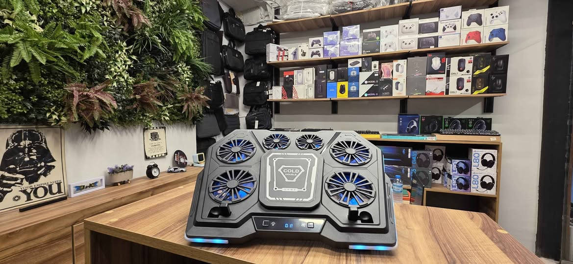 کوردی- عربي

چیتر خەمی گەرمبوونی لاپتۆپەکەت نەبێت! ساردکەرەوەی D13 بەهێزترین چارەسەرە بۆ ئەو کەسانەی یاری دەکەن یان مۆنتاژ و کاری قورس ئەنجام دەدەن.
​تەکنەلۆژیای ساردکردنەوە: بەکارهێنانی سستەمی نیمچەگەیەنەر (Semiconductor) بۆ دابەزاندنی خێرای پلەی گەرمی.
​بێدەنگ و بەهێز: خاوەنی 6 پانکەی ساردکەرەوەیە کە بە بێدەنگی کاردەکەن.
ڕووناکی RGB ڕەنگاوڕەنگ کە دیمەنێکی مۆدێرن بە لاپتۆپەکەت دەبەخشێت.
​دەتوانیت بەرزی و نزمییەکەی بەپێی ئارەزووی خۆت ڕێکبخەیت.
بە کێبڵ یان USB کار دەکات

عربي 
ودّع حرارة اللابتوب نهائياً! 🔥❄️
​أقوى مبرد للألعاب Gaming Cooler D13 وصل الآن! الخيار الأمثل للجيمرز والمصممين لضمان أفضل أداء للجهاز.
​✅ تبريد Semiconductor: تقنية تبريد احترافية وسريعة جداً.
✅ 6 مراوح صامتة: تبريد فائق بدون أي ضجيج.
✅ إضاءة RGB: تصميم عصري يضيف لمسة مميزة لسيت‌أب الخاص بك.
✅ شاشة تحكم: مراقبة السرعة والتحكم الكامل بلمسة واحدة. تكدر تشغلها من خلالها منفذ USB
​📍 متوفر الآن! تواصل معنا عبر الخاص للطلب أو الاستفسار. أربيل, العراق


**إذا كنت صاحب هذا الإعلان وتريد حذفه لأي سبب، رجاءا أرسل رسالة إلى الدعم الفني**