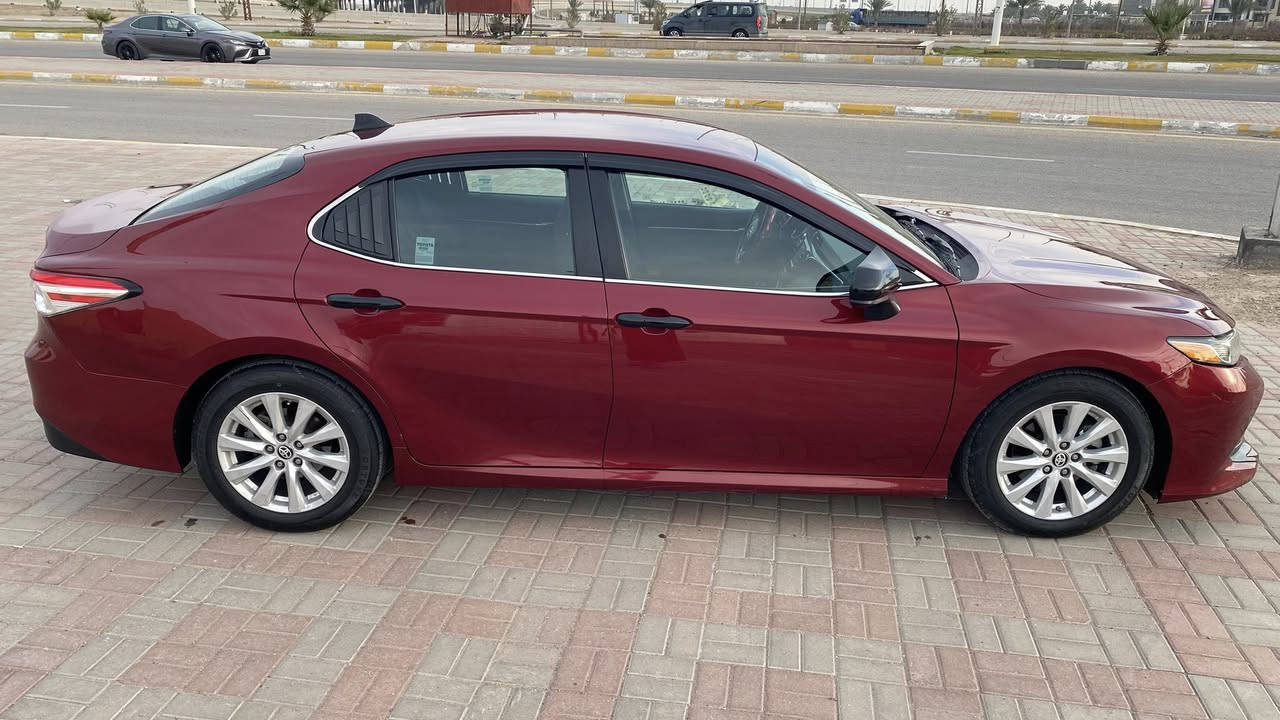 كامري للبيع موديل 2018 وارد امريكي بيه صبغ ثلاث قطع فقط كما مبين بالسونارات ادناه 
سيارة جديده ماشيه 95
حجم المحرك 2500 المرغوب مكفول 
كير جديد مكفول 
صدر جديد 
تخم تاير جديد 
كهربائيات كله شغاله ماكو اي مشكله 
تدفئه تبريد كله ع وضع الشركة 
السيارة جديده بمعنى الكلمة 
محاجه اشرح مواصفات السيارة 
الكامري معروف بالمواصفات 
السعر 158$
العنوان مدينة الفلوجة 

***********
***********
