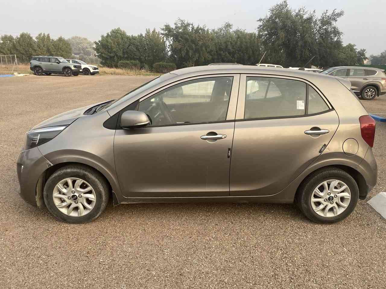 بيكانتو 2019

المواصفات
محرك 1200 خليجي دوش 
مري كهربائي شفط
شاشة اندرويد وكاميرا وحساسات خلفية
اوكس بلوتوث
مانع انزلاق
ويل كب
بروجكترات
السيارة بيها صبغ بالدعامية موضح بالسونار ومكفولة محرك وكير
ماشية 18 الف كيلومتر
رقم السيارة بغداد انكليزي الجديد والسعر 115 وبيها مجال 
للاستفسار يرجى الاتصال على الرقم ***********
