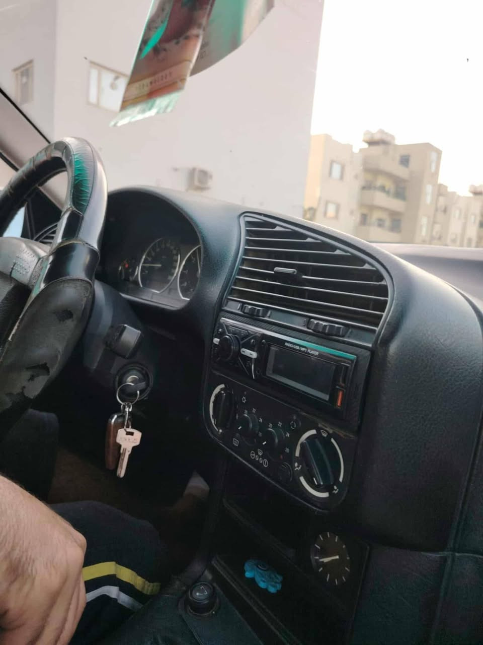 السلام عليكم للبيع موديل 94 محرك 6 مسكر 45 وبيها مجال مكانه حصوه ابو غريبر*********** الشراي يدق على الواتساب
