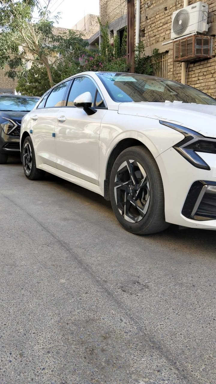 السلام عليكم
K5 موديل ٢٥ خليجي 
رقم بغداد باسمي ماشيه تقرين  40 
سعر ٢٢٧ وبيه مجال مكاني ناصريه مركز 
***********
