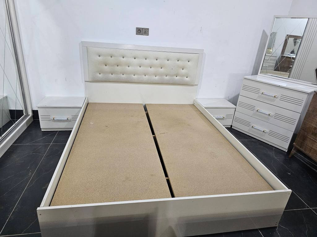 غرفه النوم للبيع اخو جديد شرط النظافه 100% غرفه 5 قطع حلوه درجه اولى سعرها 325 ألف وبيها مجال شراي يخابر رقم *********** مكان كركوك كركوك, العراق
