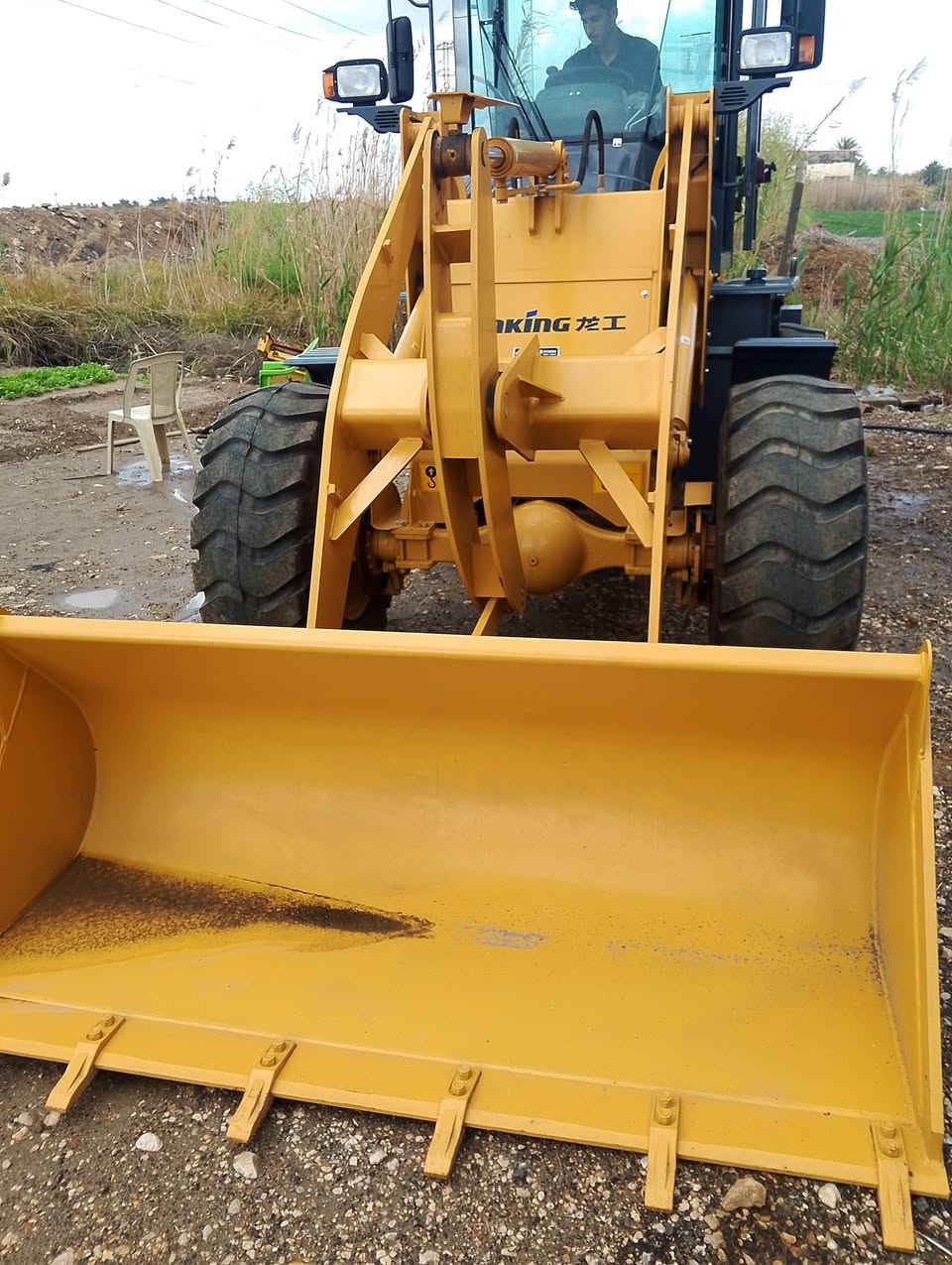 لبيع شفل صيني لونكنك موديل 25 حجم 932 بعده زيرو بدون ارقام سعر 3 دفاتر وبيه مجال قليل ***********
