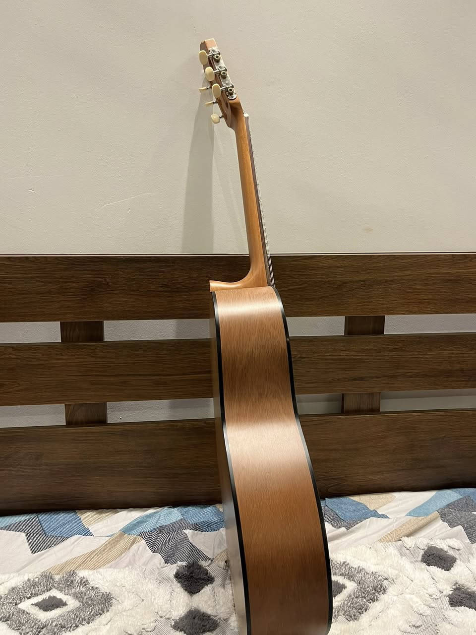 السلام عليكم ورحمة الله وبركاته ...

گيتار ياماها c40m الأصلي  ، ما يحتاج اشرح عنه هو يتكلم

سليم من اي ضرر بحالة الوكالة نظافة 100% 

 مع (حقيبة) جنطة الاصلية 

للبيع ب125 وبي مجال بسيط 
 
 الموقع : بغداد_ الدورة _ حي دجلة

 للتواصل : ***********
