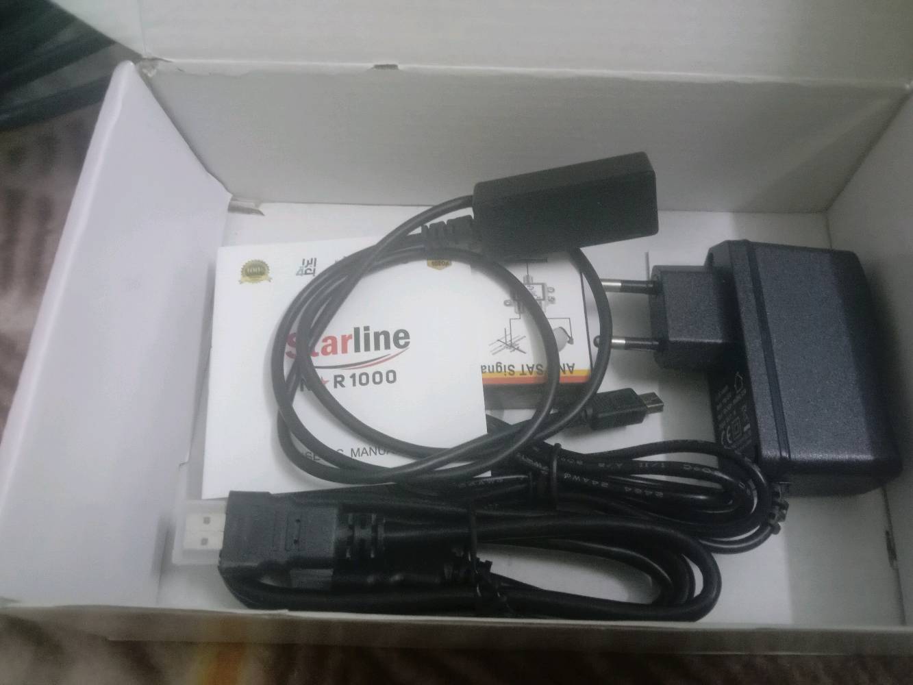 جهاز ستلايت منظومة شبكة الرابعة كامل مع كافة ملحقاتة مع الكارتونة ولاريل ولوايفاي بيع او مراوس
شنو الحالة الفعلية للجهاز؟ بيه أي عطل أو ملاحظة لو شغال تمام؟: 
الجهاز شغال تمام 
المنظومة تشمل شنو بالضبط: الجهاز + الريموت + الأدابتور + الأريال + الكيبل، لو أكو قطع ثانية؟: 
لا ماكو قطع ثانية 
وين موقعك بالعراق حتى أكتب مكان البيع بالضبط للزبائن؟: 
البصرة الجمهورية قرب مكينة الثلج
الاشتراك أو التفعيل شكد مدته؟ وإذا موجود، من متى يبدي بعد الشراء؟: 
مابي اشتراك حالياً بس شغال طبيعي على الانترنت 
السعر نهائي لو قابل للتفاوض؟ وهل تشمل التوصيل أو التركيب؟: 
السعر قابل للتفاوض ولا يوجد توصيل وبدون تنصيب 