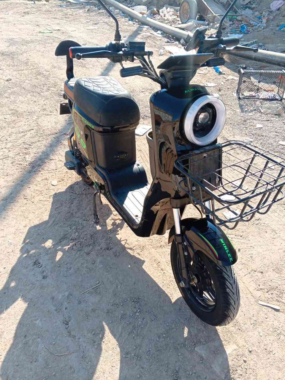 دراجه R9للبيع بطاريه 32  5بطاريات موديل 25 لون اسود مكان البصره القرنه الشرش شلهة  دراجه شخطه مابيه سعر خاص مستعمله قليل رقم ***********
