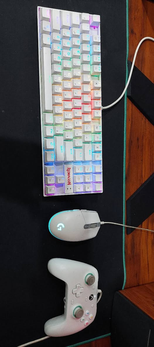 السلام عليكم PC للبيع المواصفات مذكوره
RTX3070

GAMEPRO 3FAN
12400F
BAZZOKA
RAM3200CL16
SSD 120KING 
STONE
HHD4T SEAGATE
PSU700 DEEP COOL
CAS  MATREX50
Gigabyte mq 27 170 hz                                        ubs farber 3kv
سماعات edeifier
واي فاي 
ميز صاج جديد تفصال مع سيت مجرات 
كيبورد احترافي ويه ماوس احترافي ويده وهتفونات
حاسبه جديده بمعنى الكلمه البيع لعدم التفرغ
للاستفسار على الرقم ***********
العنوان بغداد البلديات
