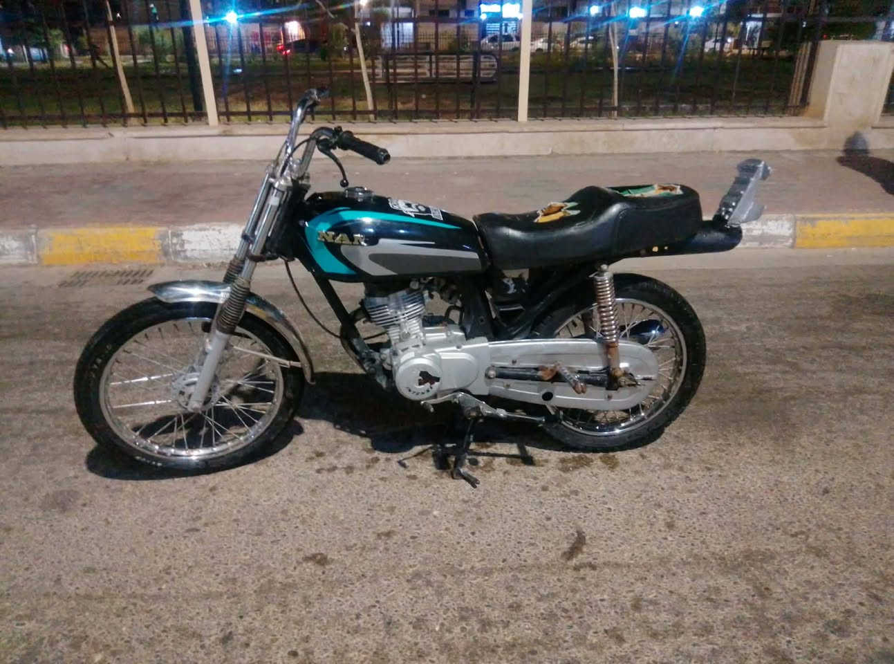 سلام عليكم دراجه اربع كير رياضي أصولي شاصي ١٣وراق نضيفه درجه بس تبخير بيه سعر ٣٥٠ قفل قفل انتصال ***********
