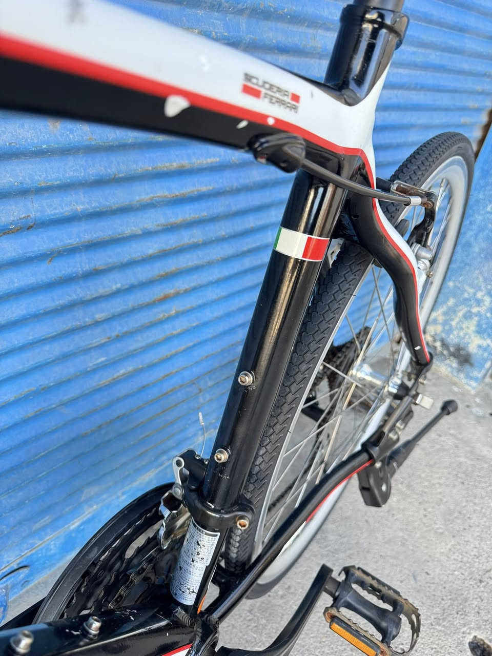 السلام عليكم خواتي رمضان كريم عليكم 
ان شاء الله 700 حجم 28 قياس M فريم 50 
ماركة سكوديريا فيراري (SCUDERIA FERRARI) 
غني عن التعريف صينع ايطالي معدنه فول المنيوم 
سستم شيمانوا التوس 3/8 بدلات شيمانوا مديل 2019 نظافة شوفت عينك  وعل وضع الشركة بلادي 
سعرهاا 240 الف وبي مجال اخواني عنوني موصل 
توصل *********** تتوفر خدمة توصيل جميع 
محافظات العراق وتحياتي
