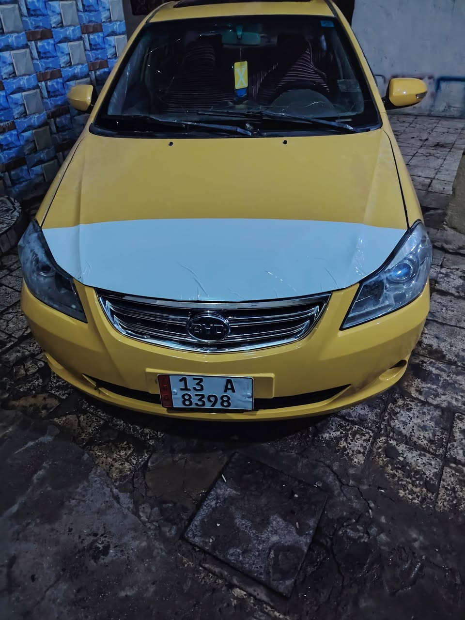 السلام عليكم سيارة بي وايدي جي ثري 13مكفوله كفاله عامه بسمي رقم انكليزي ل 30 كير مكينه تخم تاير صار اسبوعين شاده دبلات جدد برقي ماناقصه ميسان هاذ رقمي *********** السعر 45وبيها مجال
