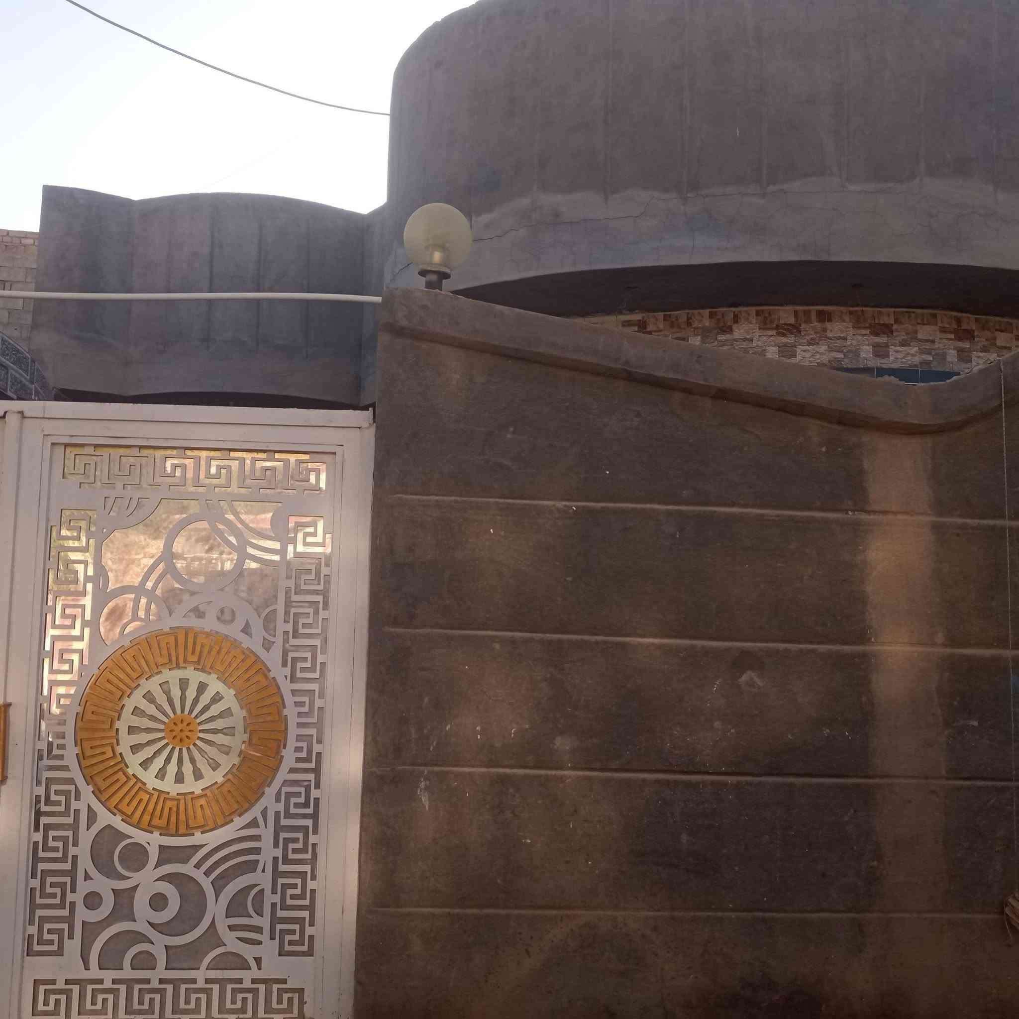 بيت للبيع بالقاسم المساحه 240 متر زراعي طابوك البناء والسكف صب بناء جديد سراميك شارع الداينية قبل محل سيد فارس بشارع المكتبة الشراي يتصل ‏‪***********
