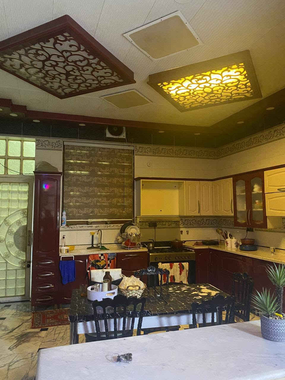 سلام عليكم للبيع مساحه ٢٥٠ م طابو بناء حديث درجه اولى استفسار ***********وات ساب
