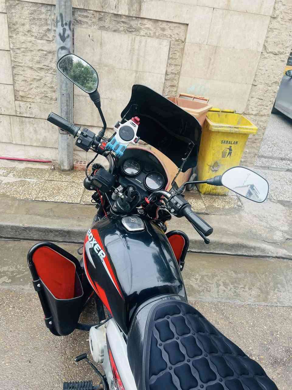 دراجه بوكسر 2023. مرقم كامله رقم مشروع وطني إنكليزي تحويل ثاني يوم نفس يوم عادي شتريد وياك نضيفه دراجه وبيها شوي تلحيضات سعر 1900. وبيها مجال للشراي فقط يتواصل واتسب لو اتصال مفتوح 

***********
