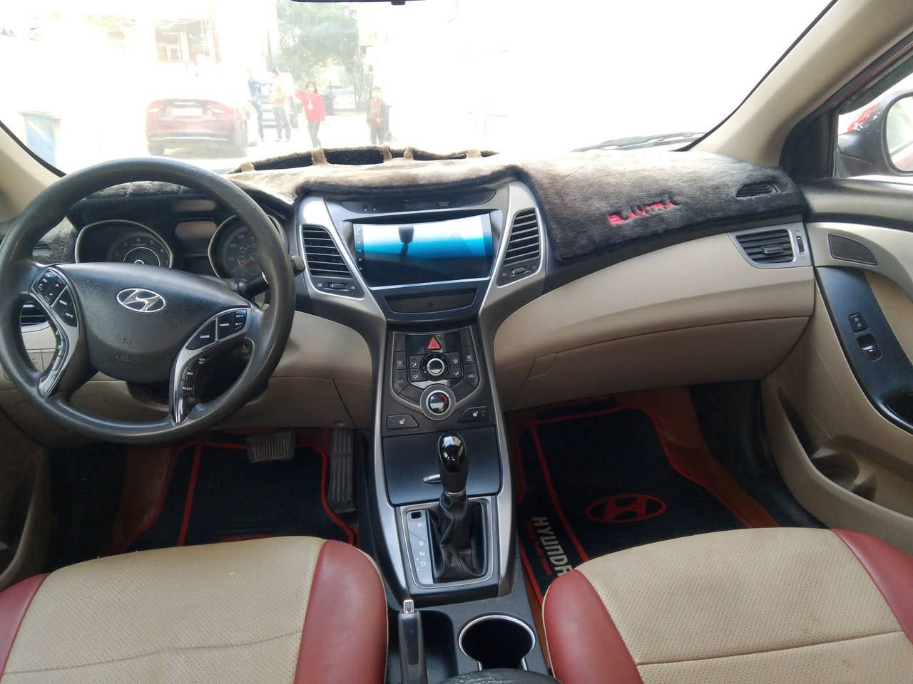 سلام عليكم عندي سيارة انترى موديل 2014 محدثه 2016 بيه باب وجاملغ هي ضربه من باب الزبون بيه طختين بتكمه جوه الدوسه خفيفة مرجعه على بارد مكفوله شاطئ لغد محرك رقم هاتف واتساب فقط *********** سعر سيارة 105
