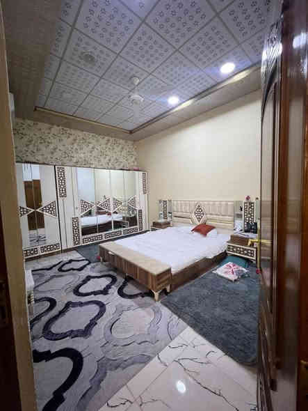 السلام عليكم 
بيت للبيع بحي بغداد المساحه 160 م 
الواجهه 8 م النزال 20 م الشارع 15م على خدمات الطابق الاول مطبخ  غرفه وصاله واستقبال  الطابق الثاني ثلاث غرف السعر 275 وبي مجال للاستفسار ***********
