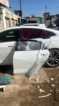 للبيع  باب بدون صبغ  كامله من2017لل2023ترهم 300سعره قفل 07827160232