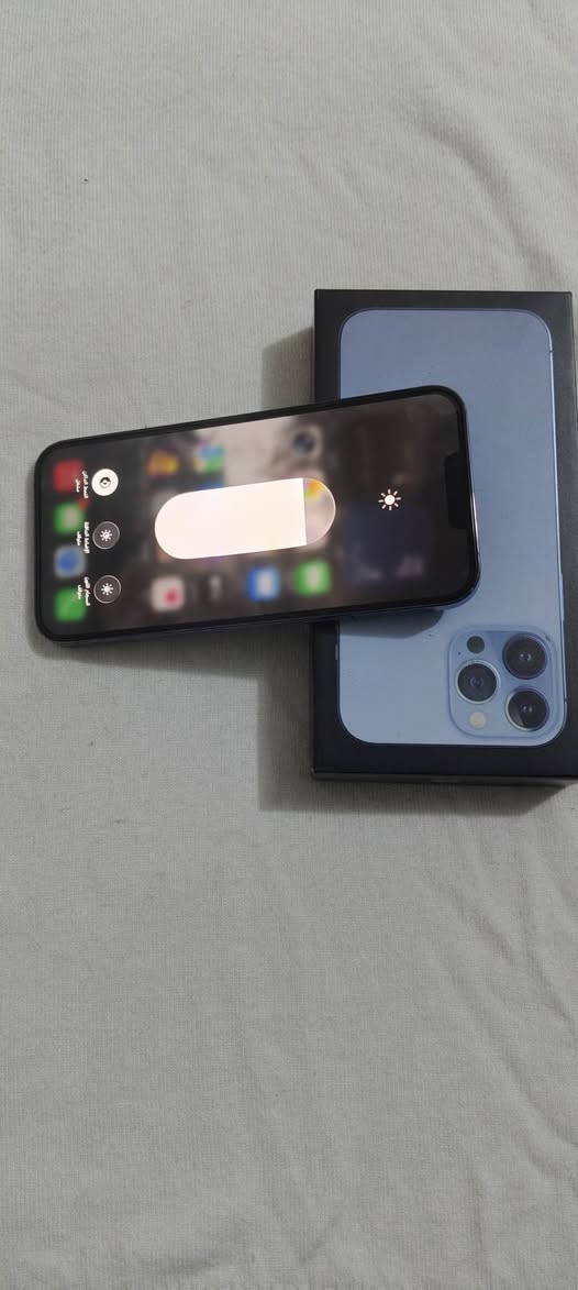 السلام عليكم 
ايفون 13برو ماكس 
شرق اوسط 
البطاريه 78
الذاكره 512
السعر 750وبيه مجال قليل 
الجهاز استعمال بيت
***********
