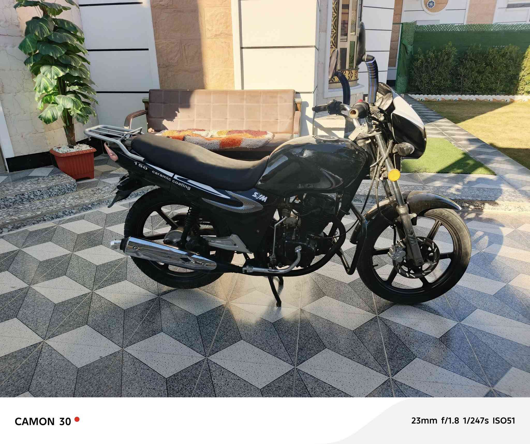 للبيع سايم موديل 2016 بي اوراق كامله  كمرك كامل  محرك نضيف كهربائيات شغاله سعر 700 وبي مجال
العنوان العامريه الفلوجه 
هاتف ***********
