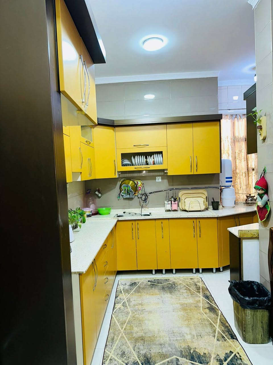 السلام عليكم بيت للبيع مساحه ٢٠٠ متر طابو زراعي سند ٢٥ البيت يتكون ٤ غرف نوم ومجمع صحيات عدد٢ البيت حديث وراقي كلش موقع الدار بابل مطاعم الجمجمة سعر الدار  ١٩٠ وبي مجال والي يحب يتصل على الرقم ***********
