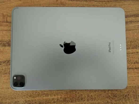 السلام عليكم للبيع ايباد 11 m2 الإصدار الأخير نضافه 100/100 بطارية 95 غراضه كامله كارتونه السعر 750قفل للاستفسار ***********
