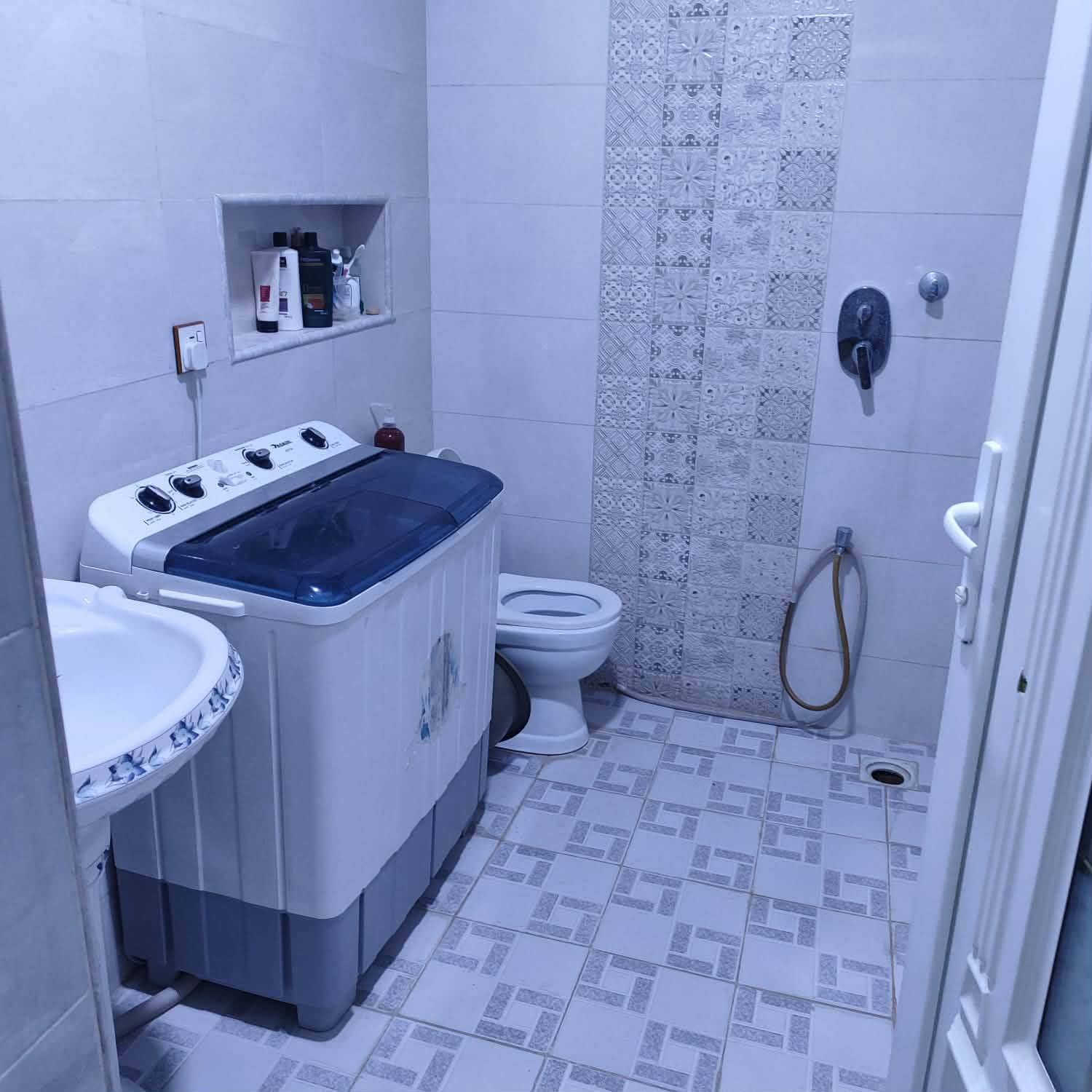 🏠 دار للبيع –📍 الموقع: الديوانيه   حي الزهراء –قرب المستوصف 
 
📐 مطلوب اسكان 34
 
تسديد الشهري  199(ملاحظه تغيير كفيل مباشر)

📐 المساحة: 150 متر(📌موقع ركن على ساحه)

📐الواجهة 10 م × النزال 15

📄 الطابو: صرف

🔹 تفاصيل الدار:
✅ طابقين – بناء كونكريت مسلح 
✅ الكهرباء غير مطلوبة (بوري)
✅الطابق الأرضي:
✅ غرفة 
✅ استقبال
✅ صالة 
✅ مطبخ 
✅ صحيات
✅الطابق الثاني:
✅ صالة 
✅ غرف 2
✅ صحيات
✅البناء درجه اولى شيش اوكراني 
✅ نظام كاميرات مراقبة
✅ سنة البناء: 2022
~~~~~~~~~~~~~
#متابعة_الصفحة
#نستقبل_جميع_عروضكم
———————————————————
🔺#للاستفسار الاتصال ع الارقام
‪***********‬‏📲 

  او مراسله واتساب +964 770 986 0830 📲  
—————————————————————
او زيارة مكتبنا من الساعة 3 الظهر الى 8 مساء 
🔺العنوان:- مكتب بلجيبه 
🔺حي سايدين جامع الرضا بلجيبه يم مدرسه الفجر
