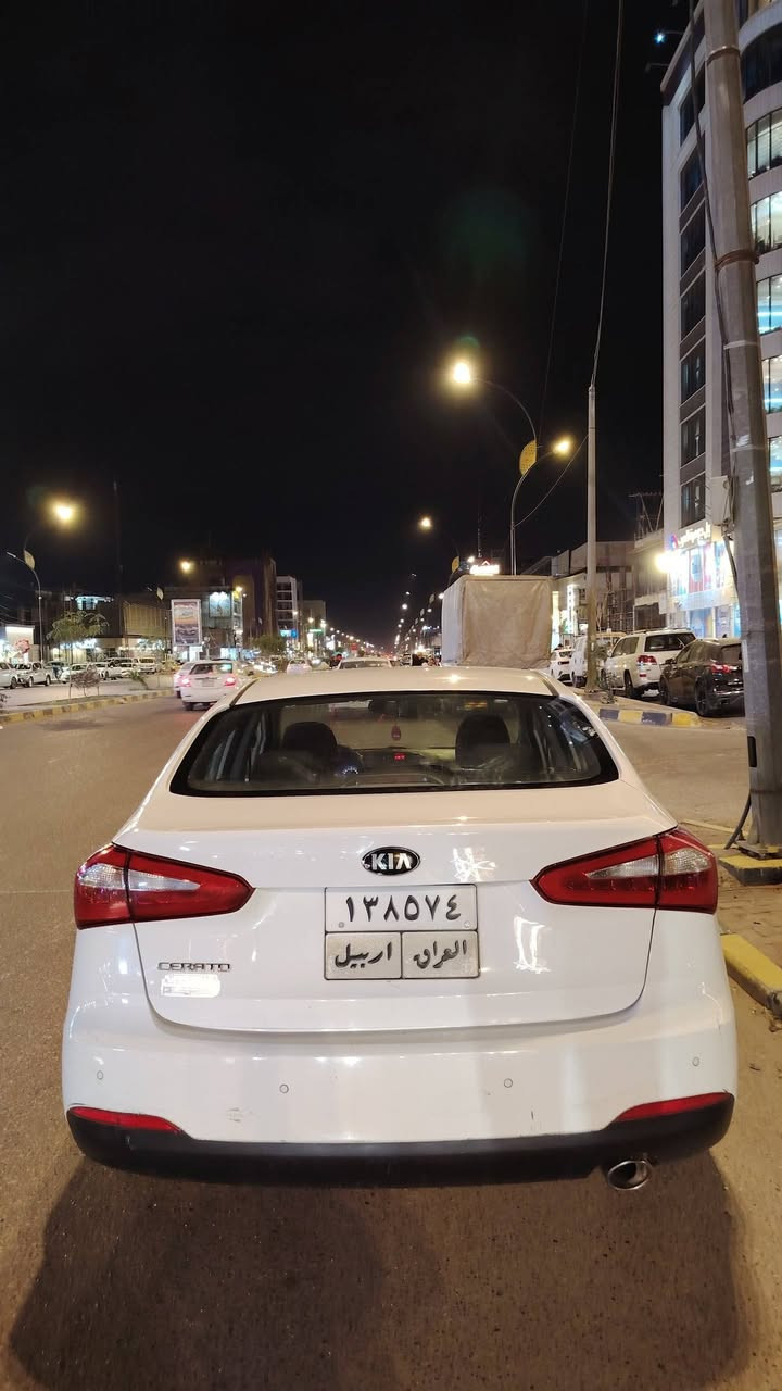 السلام عليكم سيراتو موديل 2014 رقم أربيل تريد وكاله تريد تحويل
بيه باب صبغ ونص من الباب الثانيه بدون حادث ولا داخل جاهزا من كلشي سعرها 113 وبيه مجال
 *********** مكان السياره النجف
