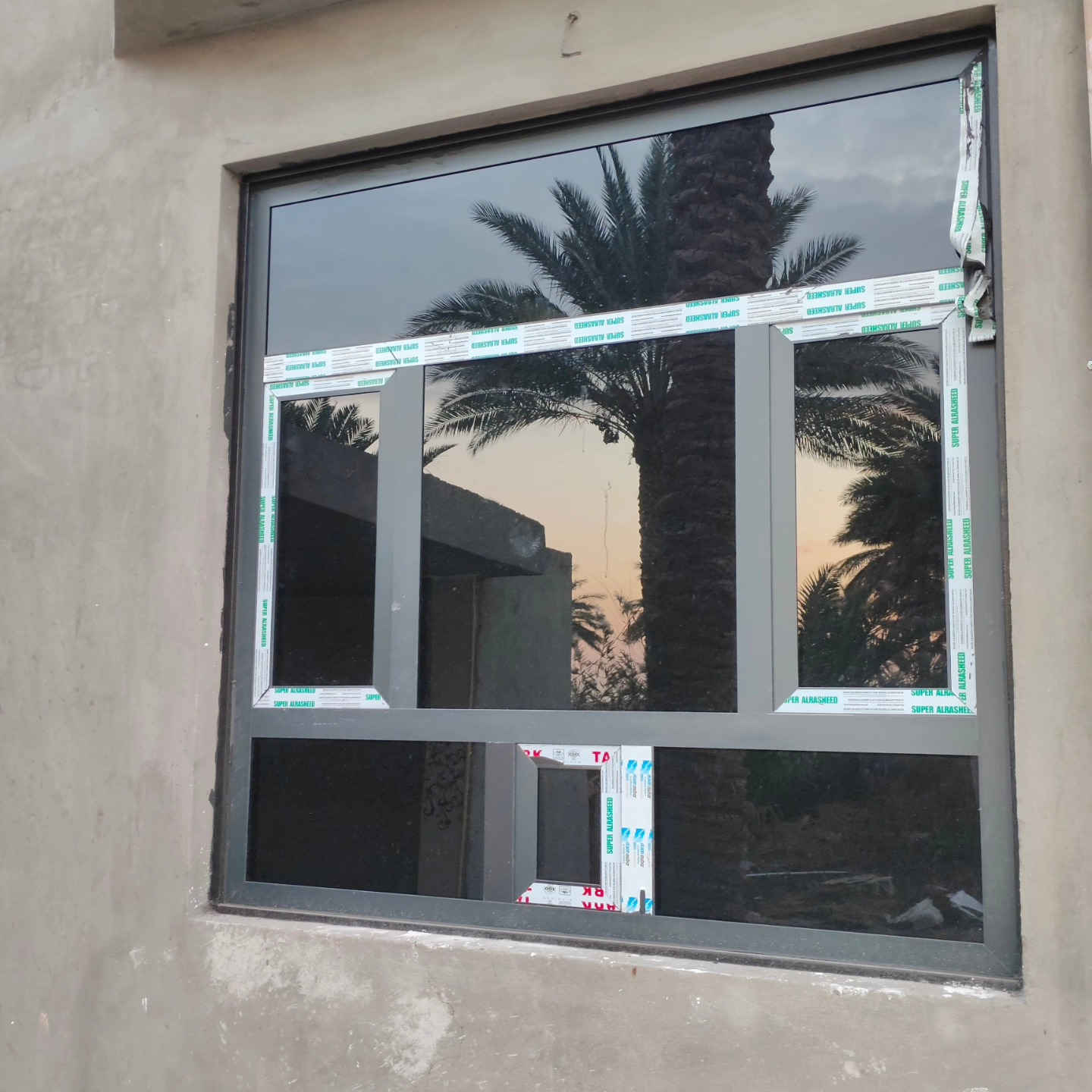 ببركة الله وتوفيقه تجهيز بيت الأخ والصديق ابو أزل  / قضاء العزيزية 
المنيوم تركي اسود ( شبابيك سلايت + بيبان ALUSTA  _ بالأضافة شبابيك مفصلي Super Al Rasheed / مع بيبان أبيض اللون حمامات خارجية //  الالوان والتصاميم حسب ذوق الزبون 👍🍀☄️
. 
. 
. 
للتواصل على الارقام 
*********** /  ***********
العنوان / واسط _قضاء العزيزية . الكرامة 💙
. 
. #اكسبلور_فولو #اكسبلور #العزيزية #تم
