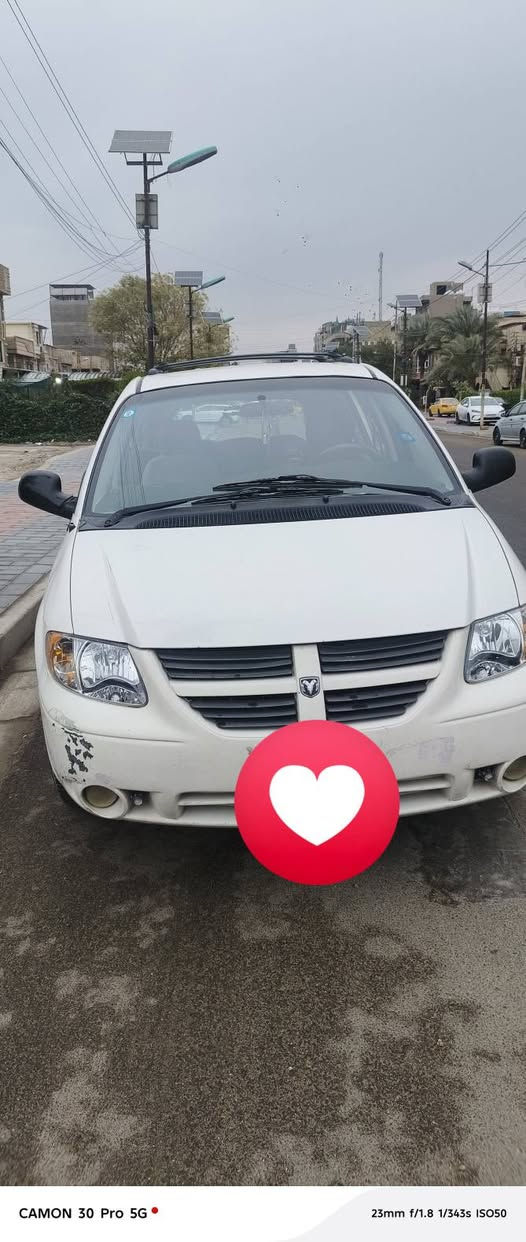 سلام عليكم من رخصة الادمن المحترم دوج كرافان موديل 2006 بيضه لونه سياحيه السياره كله كهرباء الكراسي بلع والبيبان كهرباء والجنطه هم محرك 3800 نشط سياره أي نقص مابيه  إنشاله السياره بسمي رقم بغداد الجديد تحويل ثاني يوم مباشر السعر 85 وبي مجال بسيط وهاذه رقمي *********** مكاني بغداد طوبجي
