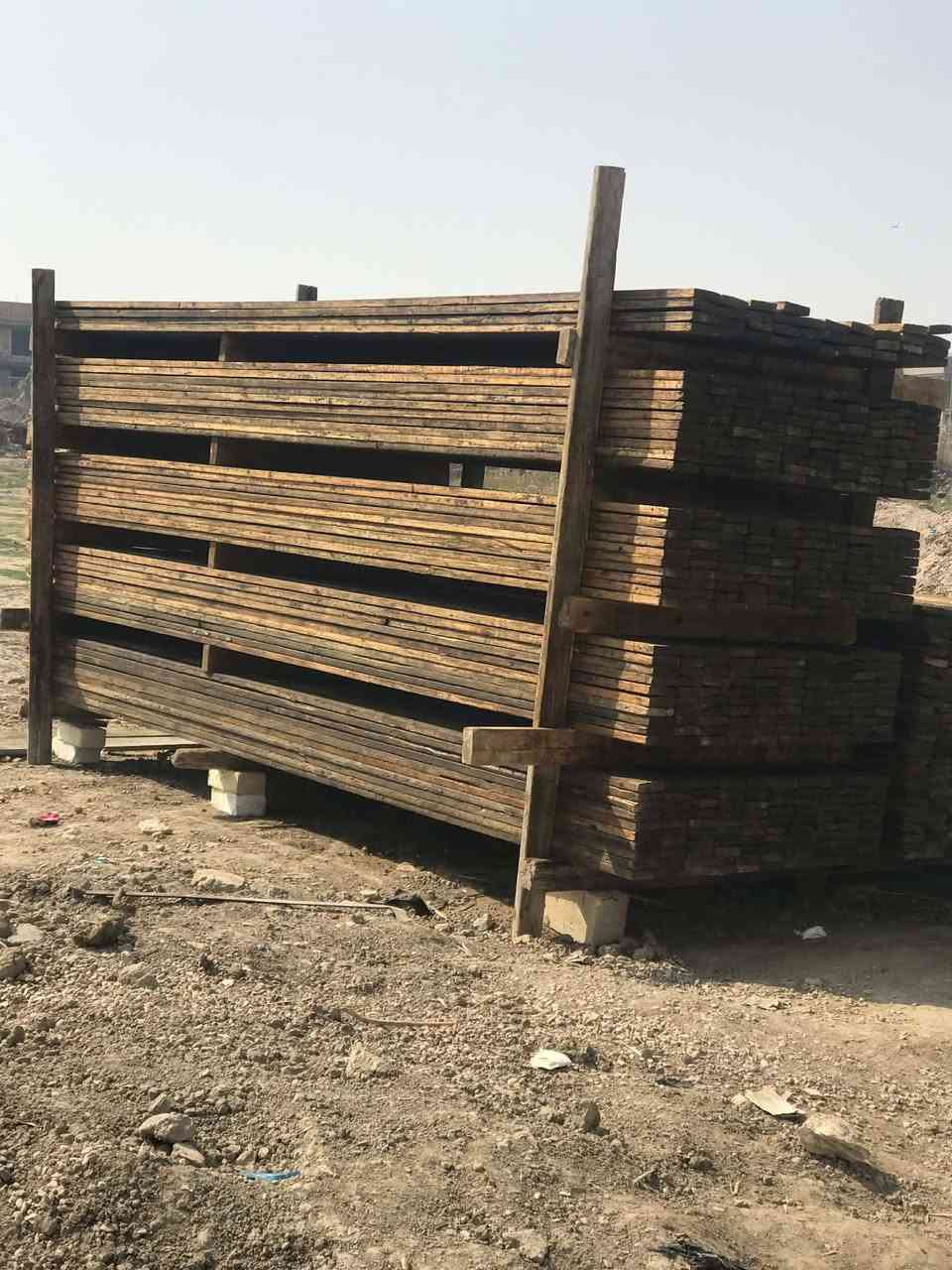 قالب خشب للبيع.  العدد   13 مكعب    روسي تارس 25ملم 
((مشتغول ثلاث شغلات)). أنضف من الصور.  مكان حله 
‏‪***********‬‏
