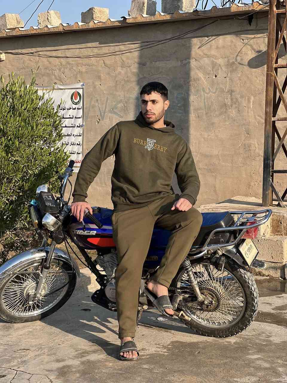 سلام عليكم عندي تايكر ٢١ للبيع لون ازرق تفاصيل هذا رقمي 
***********
