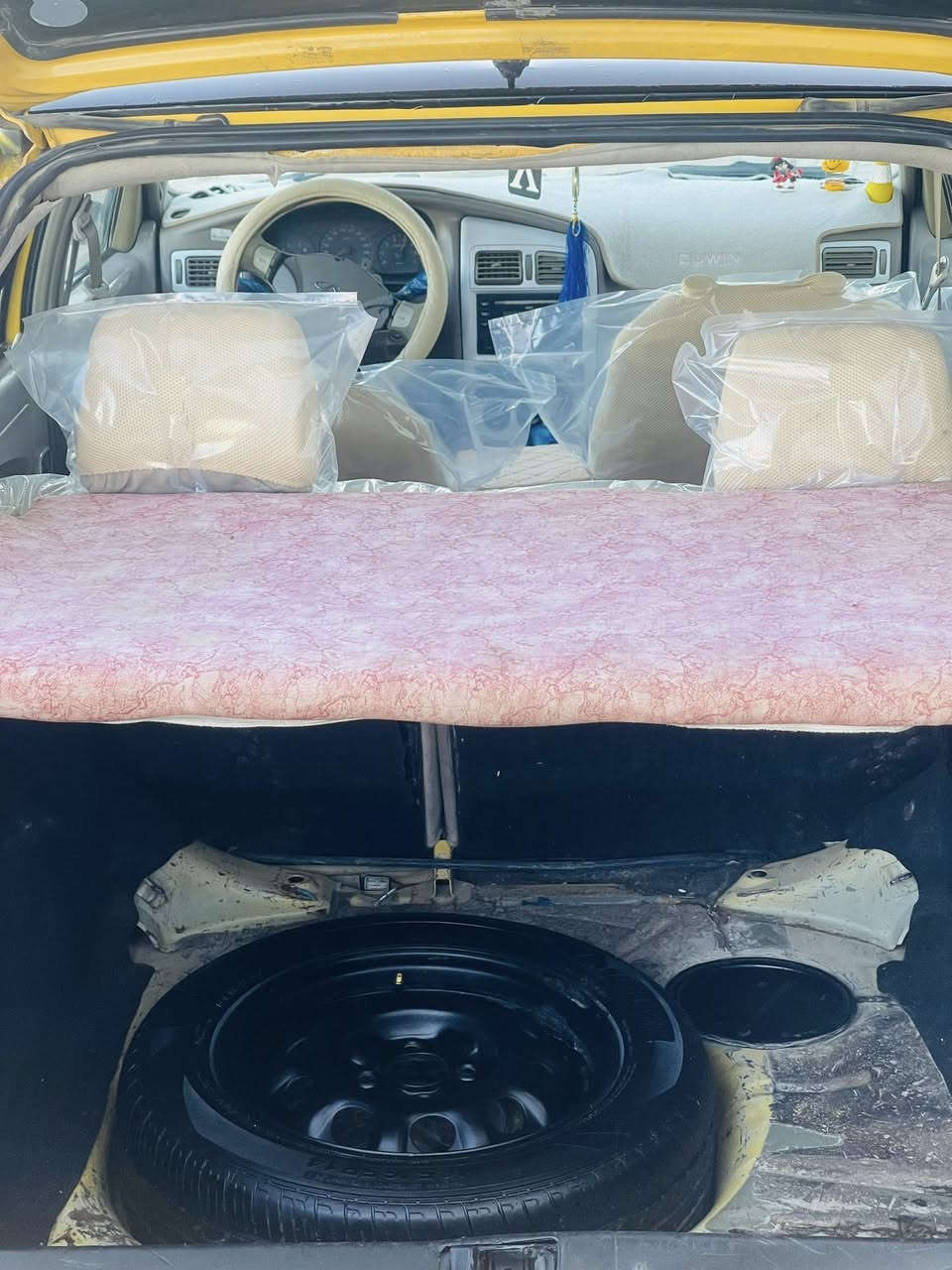 السلام عليكم
شيري 2011 للبيع 
محور كير ومكينه كورلا حديث
لاتنقيص ولا تبخير 
صدر نص عمر 
جاهزه من كلشي 
نواقص بسيطه كلش
كهربائيات كلها شغاله خلفي امامي
دشبول كله شغال
غرفتها حلوه 
تخم تاير تخم ويل كب 
رقم بغداد 
تحويل مباشر 
تبريد شغال نقص كمبريسر فقط 
مكانها فلوجه 
سعره 40 وبيها مجال للشراي 
***********
