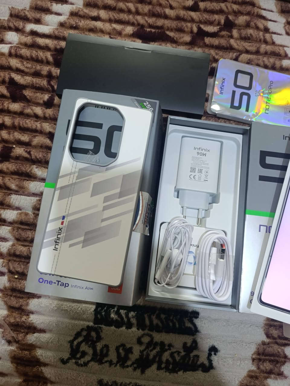 انفنكس نوت 50 برو جديد غير مستخدم
كامل غراضه رام 12+12

اكرر غير مستخدم


**إذا كنت صاحب هذا الإعلان وتريد حذفه لأي سبب، رجاءا أرسل رسالة إلى الدعم الفني**