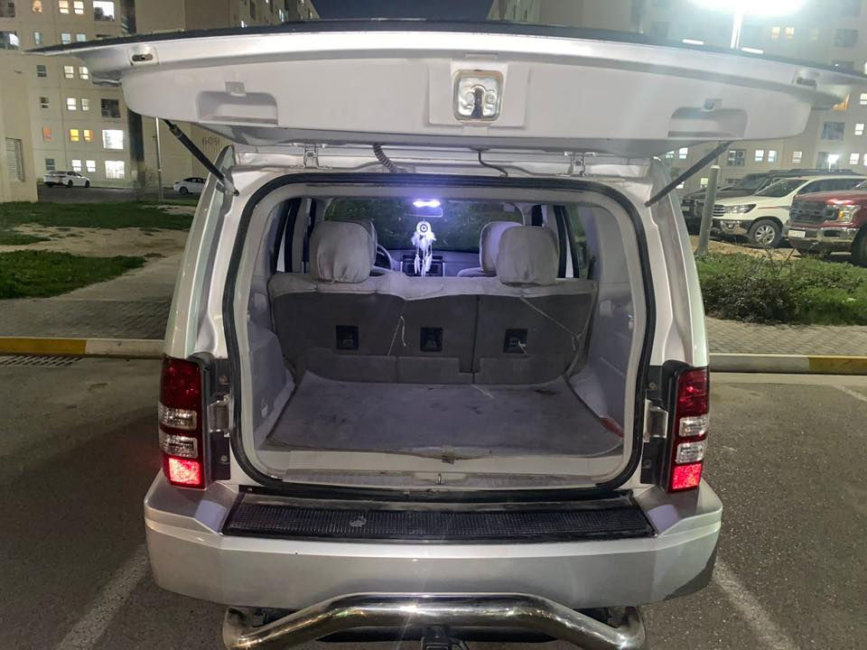 سلام عليكم جيب لبرتي للبيع موديل 2008  وارد امريكي حادثهه جاملغ خلفي وصابغين الصفه اثر شخوط  وقبق الجنطه بي صبغ الباقي مكفول سونر موجود رقم ديالى انكليزي تحويل ثاني يوم  كير مكينه تبريد كفاله عامه سياره احلى من الصور. سعر 90 وبيه مجال (***********) مكاني بغداد
