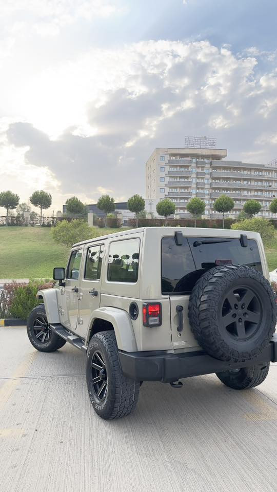 عربي / كوردي
جيب رانگلر موديل 2017 فئة سبورت Sport Trail Rated ومحدث كامل تحديث جديد الشكل الحديث اللون صحراوي عسكري لون مميز جدااا نادر و مرغوب و السقف اسود . محرك V6 المرغوب فورويل و كير اوتوماتك وجامات اوتوماتك ((السياره بدون قطرة صبغ بيه فقط بارد قليل ع كد كف ايد شبر واحد بالجاملغ الامامي طرف السكن))  و بدون ايرباك و بدون دواخل وكلشي ع الفحص السيارة تحديث كامل و جماليات و كماليات وبنيد وشباك و لايتات ليد دائري و عدسات و دعامية كله مبدل تحديث ((روبيكون ))فقط لجمالية البجم و السيارة معلايه و تايرات و وياله مميز و شاشه كبيره ماركة براند اصلي .
سقف كامل تنفتح بانوراما مكشوف ومحرك و كير و كهربائيات و اكسل و كلشي بشرط الفحص برغي ممفتوح سيارة مال بيت و متعوب عليه و رقم شمالي وسنويه وهزه و براد كله جديد و ب اسمي الشخصي و ثاني يوم تحويل ع النظام الجديد مشروع وطني اقليم كردستان يعني ب اي محافظة كردستان تكدر تحول السنوية ب اسمك.

السعر ع  ارقام الهواتف الي شراي يتصل و يتدلل.
***********
*********** واتساب .
ملاحظه// 
عندي فديو خاص توضيح عن السياره و تفاصيله و صور حادث هم موجود ع رقم الواتساب.

جێب رانگلر مۆدیل 2017 مواسەفات Sport Trail Rated  و کامل جوانکاری بۆ کراوە و پێشی کراوەتە شکل نوێ ڕەنگی سەحراوی عەسکەری ناوازە و مەرغوب و سەقف ڕەش مەکینە V6 مه رغوب و دەبڵ ئەکسلی گێر ئۆتۆماتیک و هەر چوار جام کارەبایی سەیارەکە بێ بۆیاغ بێ ئێرباگ بێ ناوگرتن بەشەرت تەنها ((یەک بست ساردی هەیە لە چاملغی پێشەوە لای سەکن)) سەیارەکە بۆنید و لایت لیدی بازنەیی و عەدەسە و چەمبەر و دەعامی پێشەوە کامل گۆڕاوە بە شکڵ نوێ ((روبيكون)) تەنها بۆ جوانی بچم و تایە و ویلی بەرز کراوەتەوە زۆر جوان و ناوازە شاشە ئایپادی گەورەی بڕاندی ئەسڵی بۆ دانراوە سەیارەکە هی ماڵەوەیە و زۆر پاک ڕاگیراوە و ڕەقەم و سەنەوی وهه ززه و به راد هه مووى تازه يه بەناو خۆمەوەیە و ڕاستەوخۆ تەحویل سه نه وى عاج سیستەمی دیجیتاڵی تازە لە هەر شارێکی کوردستان دەتوانی تەحویلی بکەی .

بۆ نرخ ژمارە مۆبایلەکانی دانراوە.

***********
*********** واتساپ 

تێبینی//
ڤیدیۆی تایبەتی سەیارەکەم هەیە لەگەڵ ڕەسمی دەعمی ئەمریکا هەر کەس ویستی لەڕێی ژمارەی واتساپەوە بەردەستە.
