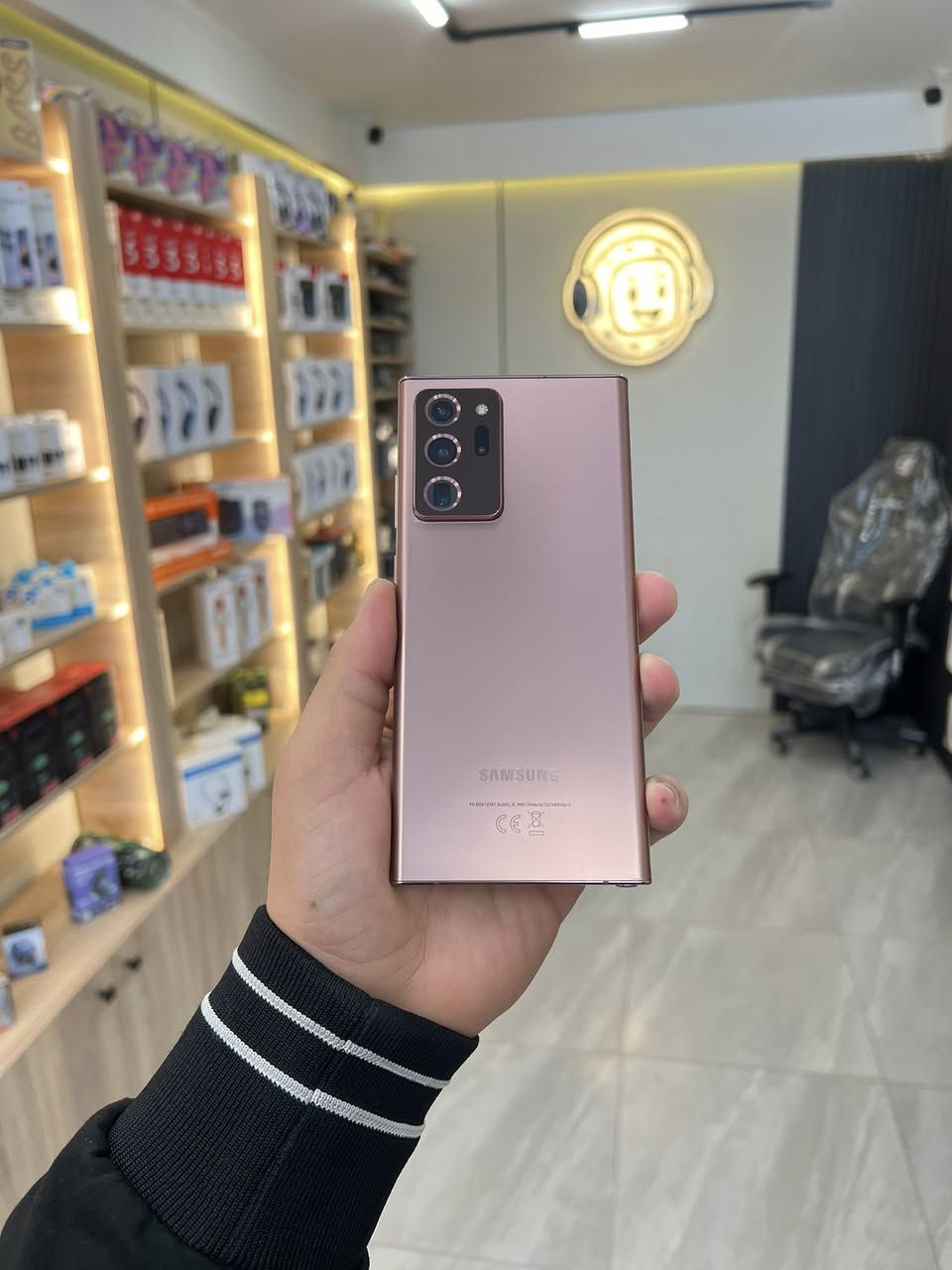 Samsung Note 20 ultra 🧡
جهاز غني عن التعريف ✨
كلش حلو ونظيف 🥰
الذاكرة 256GB 😍
الرام 8GB 🔥
معالج جداً قوي
ينطيك 90 فريم بالببجي 
باقي الالعاب 120 فريم
كامرة 108 ميجابكسل ✨
تجيبلك القمر 🌕
شاشة منحنية
بصمة بالشاشة 
قلم شغال 
دبل سيم 
يدعم الشحن السريع
والشحن اللاسلكي
بطارية 4500mAh
مع شاحن 45w وكالة
بسعر 429 الف فقط 
المكان موصل 
حي الميثاق 
للاستفسار 
***********
