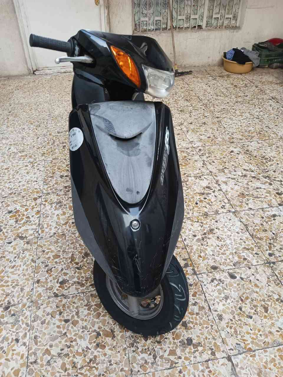 السلام عليكم دراجه بريز لايت عالي كابريتر لون اسود كلها ختم واحد دراجه رمبه مكفولة كفر ومكينه اي نقص مابيه كلها شغال أوراقه كامله شراي يتصل ع *********** عنوان بغداد
