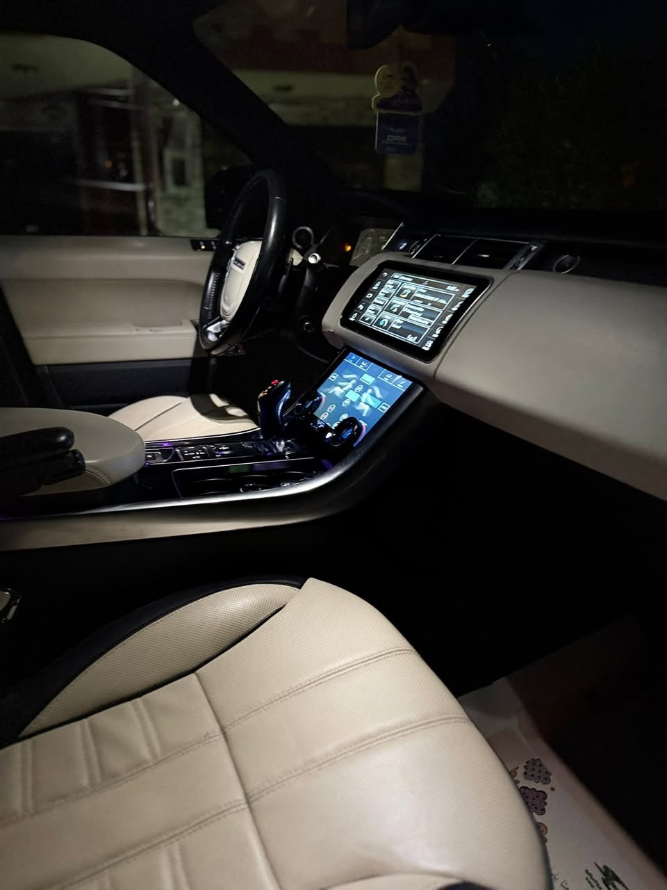 RANGE ROVER
Sport 
🇬🇧🇬🇧🇬🇧
رانج روفر 
سبورت _ اوتوبايغرافي
الموديل ـ 2015 
ماشية 115الف كيلو
خليجي وكالة سردار 
8 سلندر سوبر جارج 

بلاك ادشن اصل
لون مميز عنابي او كرزي 
وقمارة اسود بلاك ادشن😍 
داخل احمر متصل وليس منفصل 

كفالة عامة😍
من الحادث او تبديل القطع 
صبغ دعامية امامية  والجاملغ الخلفي دبل كون بدون حادث وسونار موجود 💝

المواصفات 🇬🇧🇬🇧

🛑 بانوراما
🛑 دوسات كهرباء
🛑 ابواب شفط 
🛑 صندوك شفط + مري شفط
🛑 رادار 
🛑 كامرات 5 بصمات 5 
🛑 شاشات عدد 3
🛑 أوتو بارك
وباقي مواصفات كثيرة ❤️❤️

مكان السيارة بغداد 💝

تسأل على السعر 
اتصل او راسلنا وتساب

مكان السيارة بغداد
للأستفسار 
 
*********** 
المحامي مروان
