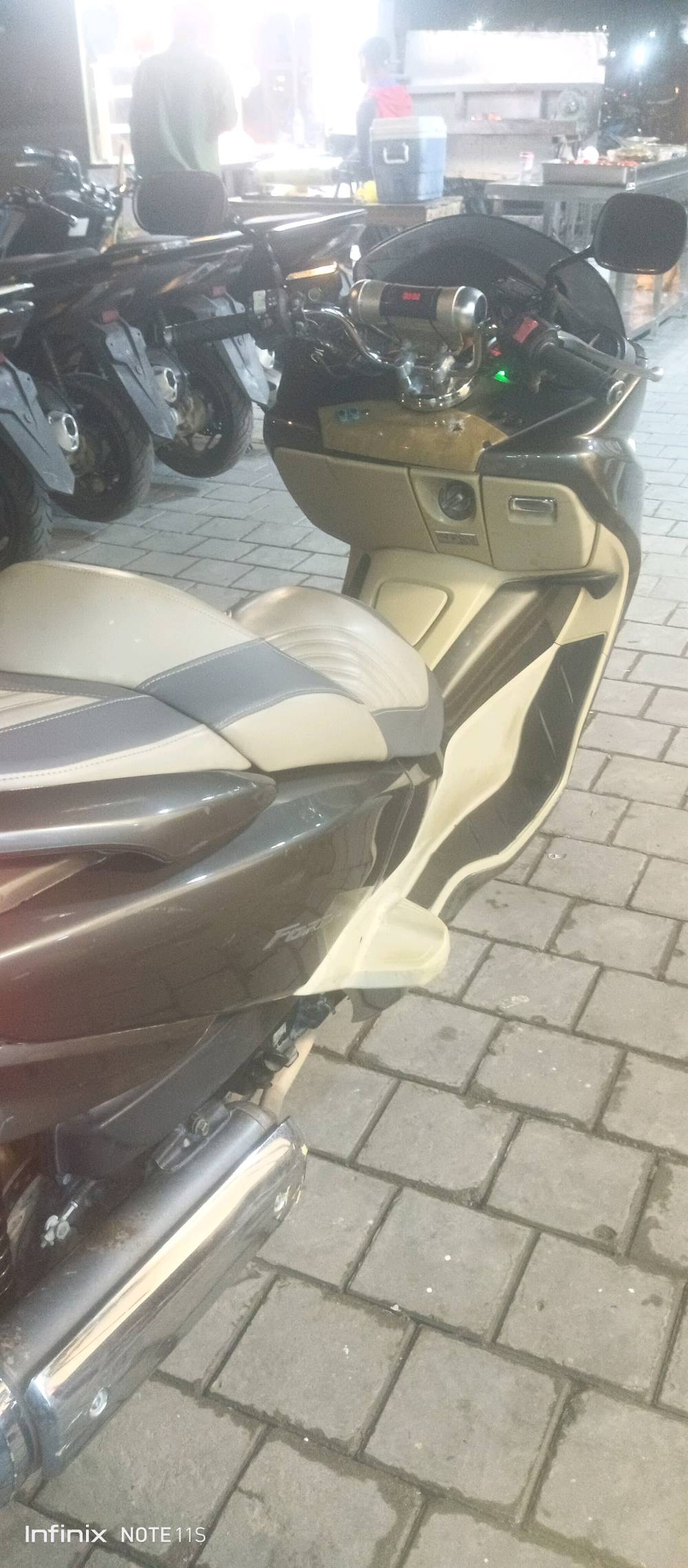 سلام عليكم فورزة للبيع مكفولة اس 7 دهن كلة امزول وبانزين كلة محسن الله شاهد ترايك وين متريد وين ميعجبك السعر خاص او واتساب  ***********