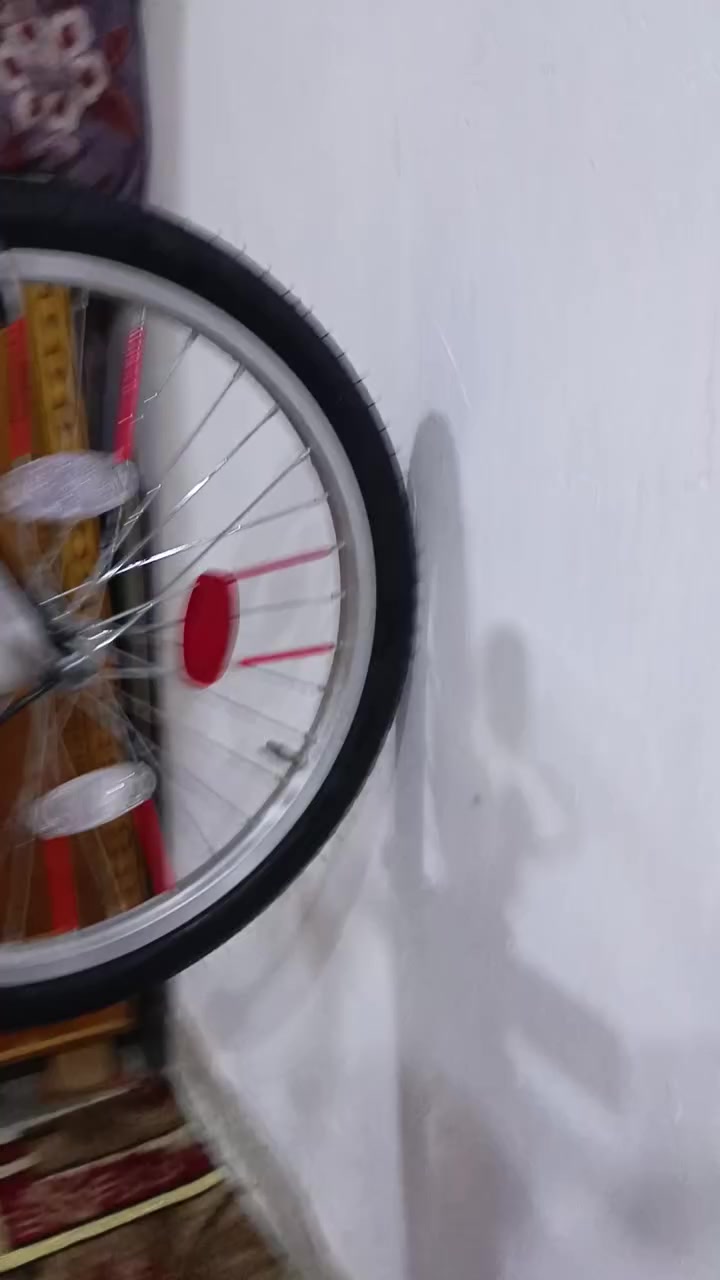 سلام وعليكم شباب بايسكل سياحي حجم ٢٠باله مختم سعر١٣٠وبي مجال
***********
