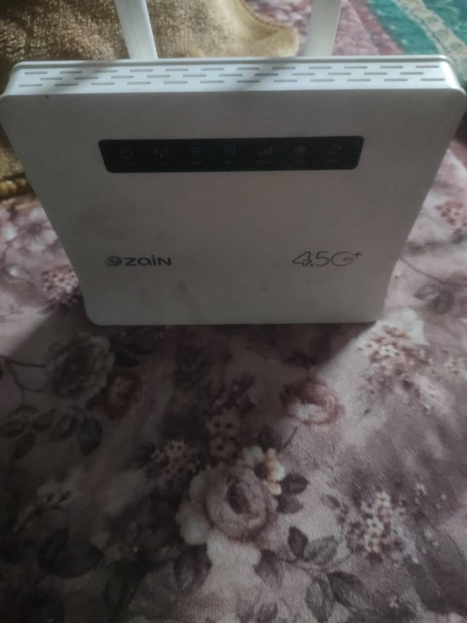 راوتر يشتغل سيمكرت زين ويصير علبرج شرط سعره 40 شراي اتصل ***********
