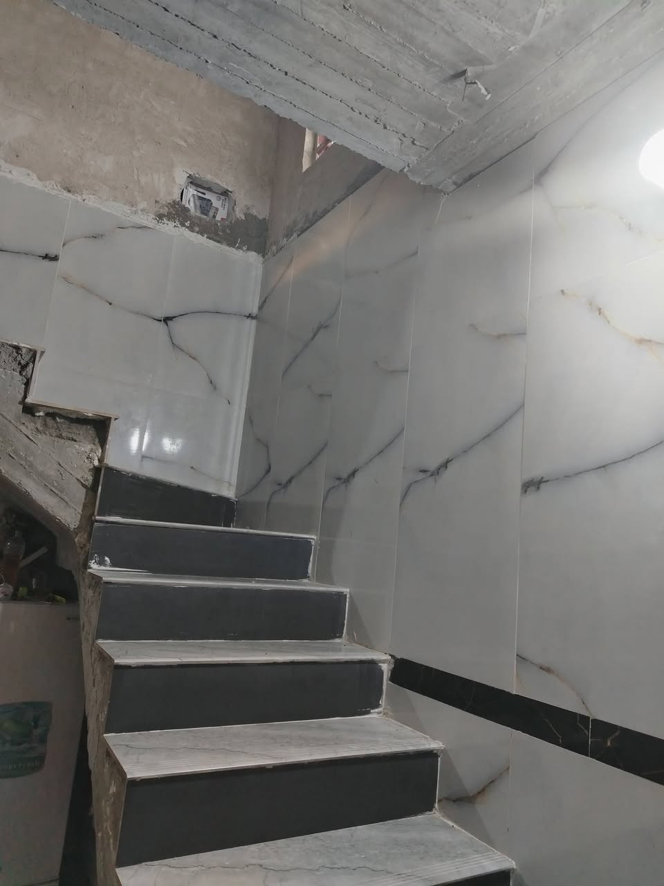 بيت زراعي 100 جهة يا علي  عمود 139
دار البيع  سعر 32 وبيه مجال الشراي
***********
