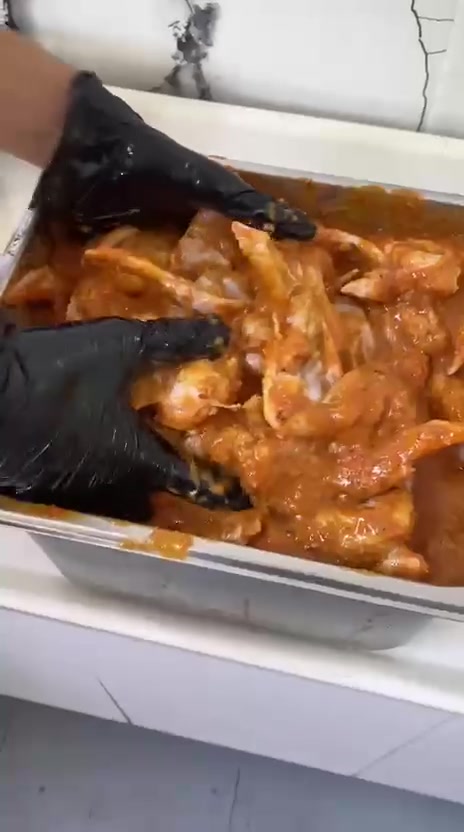 > أهلنا وناسنا الطيبين بحي دراغ والمناطق المجاورة 🍗🔥
> حبينا نبلغكم إنو أوقات العمل بمطعم سموكاية تغيرت وصارت أطول حتى نكون بخدمتكم وتدللون علينا!
> من اليوم، راح نكون مفتحين ونستقبلكم يومياً:
> ⏰ **من الساعة 10:00 صباحاً ولحد الساعة 1:00 بالليل**
> تفضلوا يمنا بأي وقت، الدجاج الشوي على أصوله والريحة الصدكية تنتظركم! ❤️
> 📍 **العنوان:** بغداد - حي دراغ - قرب أفران حي دراغ - مقابل جامع الحاجة دلال.
> 📞 **للحجز والاستفسار:** ***********
