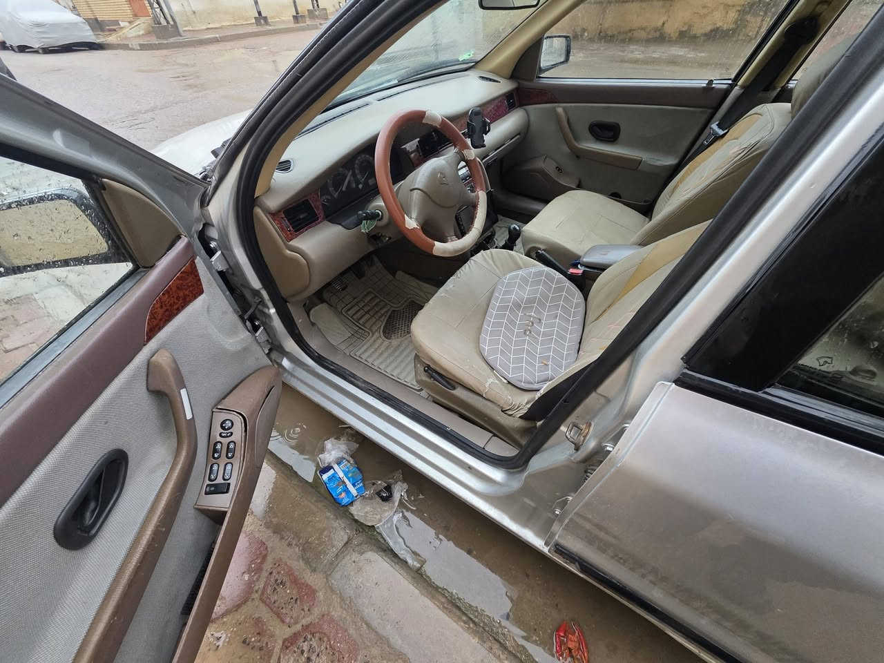 سمند ١٣ بيها فقط بارد بسيط وجراد خفيف
البقيه مكفوله 
شاشه 
منظومه غاز 
كير مكينه مكفولات لا تنقيص ولا تبخير 
سياره جديده وما ناقصه شي فقط حداديه ٦٠ % 
السعر ٤٧ مع التحويل عليه اجورها 

***********
