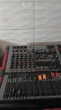 سماعات جدد للبيع كامل ملحقاتهن مكاني بغداد بس للشراي يتصل رقم الهاتف ***********/1400
