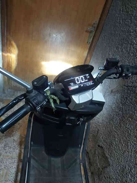 متاح دارجه بوليس شحن سرعه 80 كلشي شغالي بطاريات مصطره 6 بطاريات شادلهه بطاريات 4 جدد صارلي سبوع 
***********
