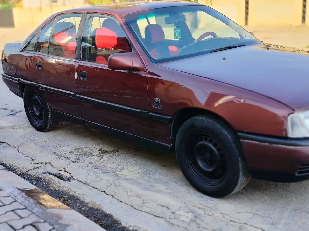 للبيع أوبل اوميكا 91حجم 20بلادي كير عادي بدون ضرب وخياس راس دبلات سليم كير محرك واكسل شرط مشروع وطني دفتر بانزين موجود سنوية لحد 2028سعر 28 ورقة بيها مجال 
***********
***********
