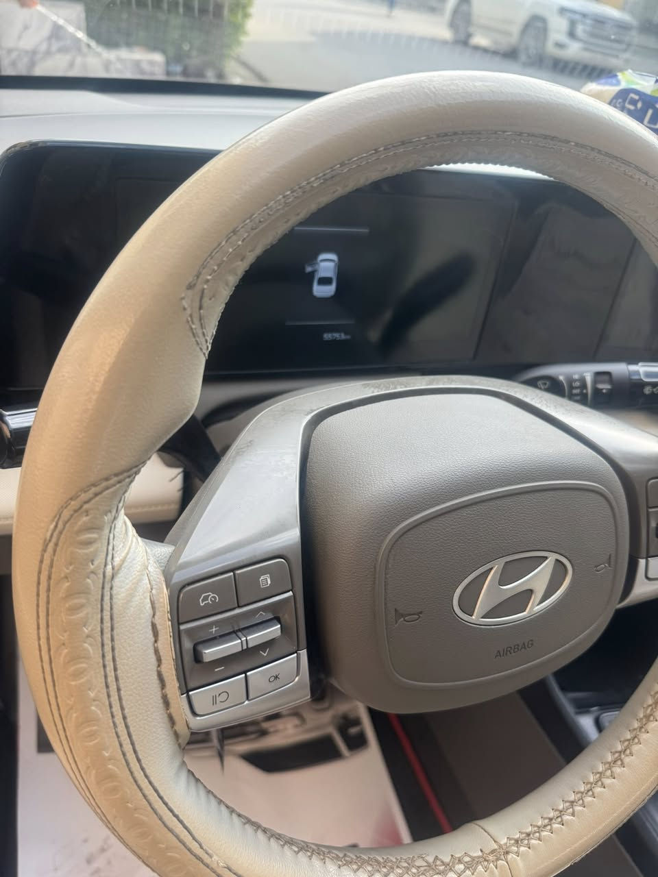 السلام عليكم للبيع اكسنت موديل 24 ماشية 55 خليجيه مكفولة من الصبغ والبارد بيها بنيد مبدل شركه فقط لاغير موصفاتها شاشة دجتل حساسات خلفية فتحة جلد مري شفط رقم اربيل السعر 140 وبيها مجال بسيط مكان السياره بغداد هـ***********
